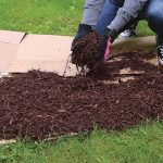 Descubre que es el mulching, y conoce todos sus beneficios . Jardinea Jardineros Profesionales en Madrid. Mantenimiento y Diseño de jardines.