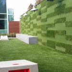Descubre y conoce como decorar con césped artificial