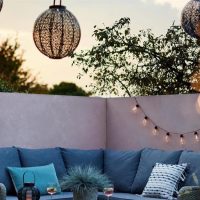 Diseño de jardines en Madrid Jardinea. Como decorar tu jardín con luces y otros accesorios
