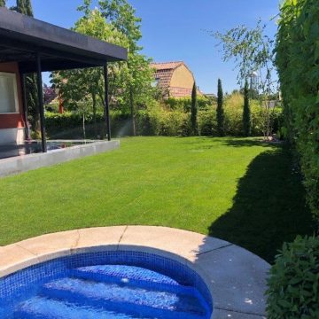 Proyecto de jardineria y paisajismo para chalet Madrid. Encinar de los Reyes Patio Detalla piscina