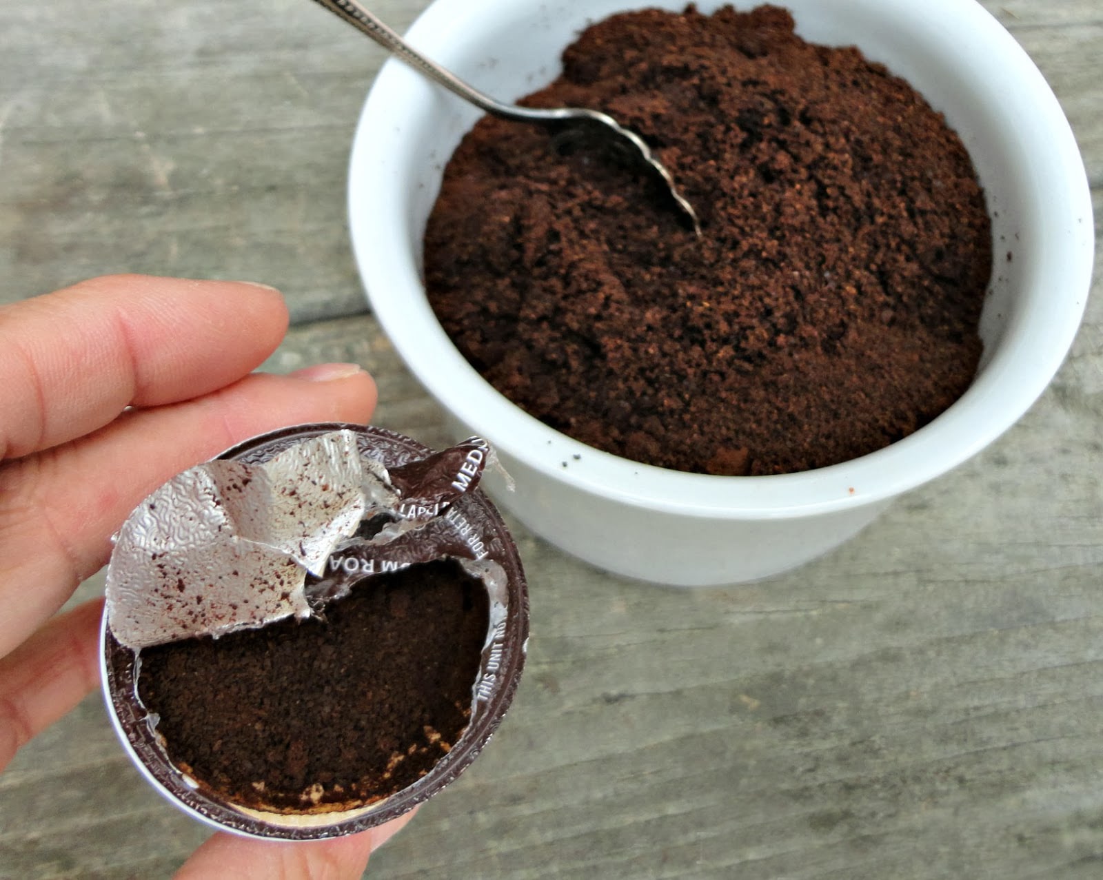 Uso de los posos del cafe de cafetera en el jardin consejo de jardinea empresa de paisajismo y jardineria en Madrid