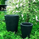 Diseño y mantenimiento de jardines en Madrid -Jardineras y macetas de fibra